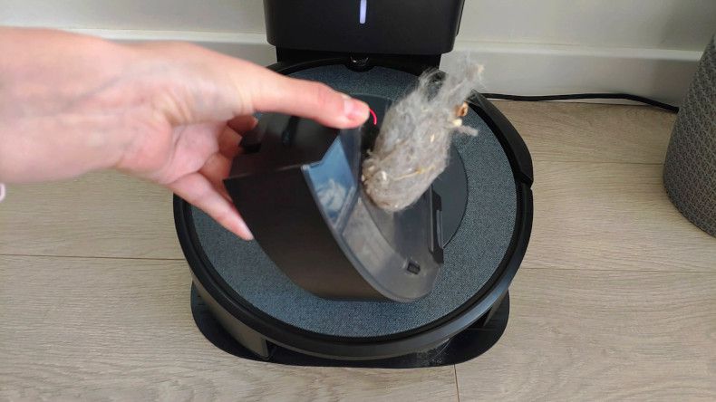Roomba self-empty base extreme test