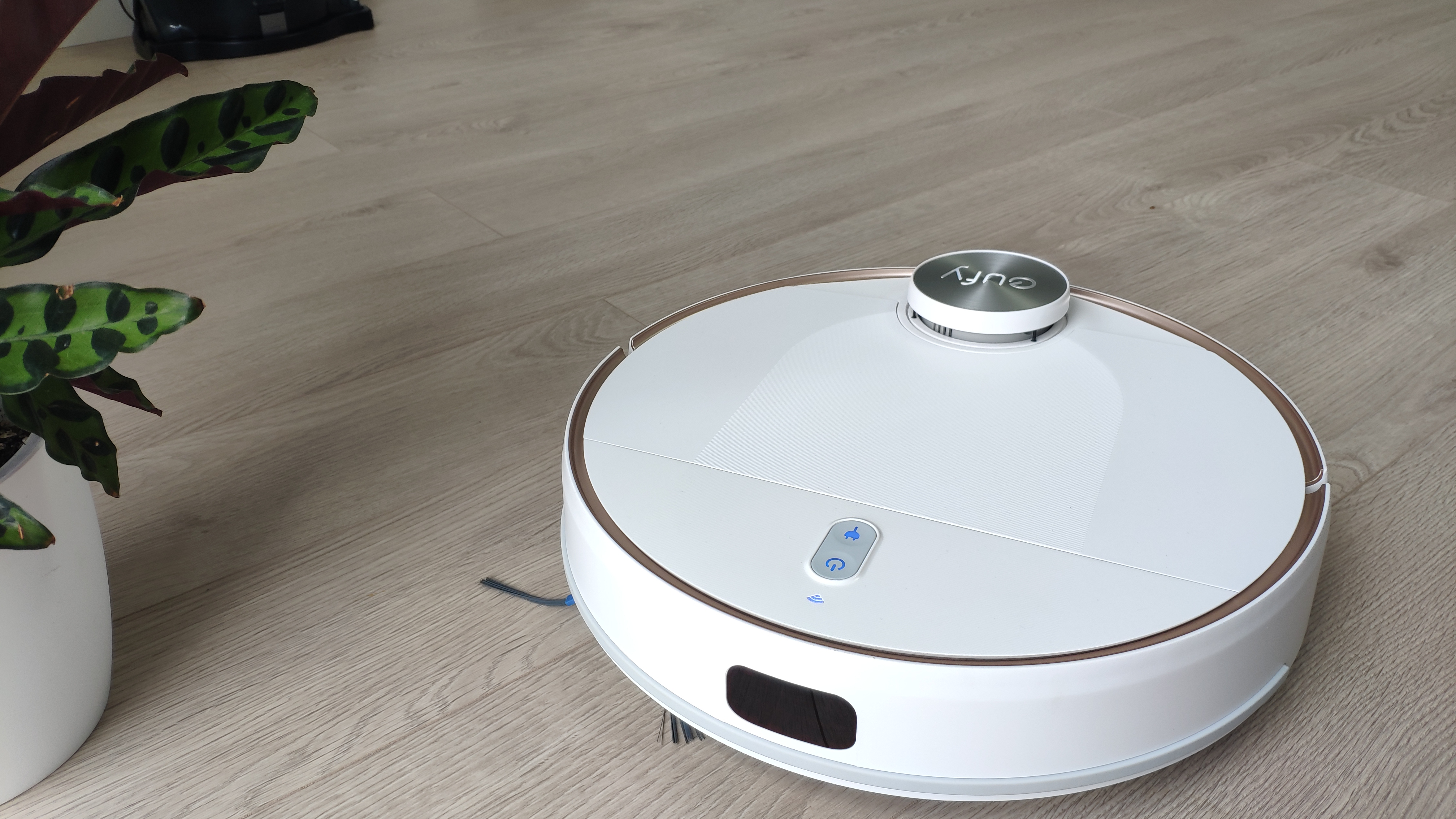 Eufy Robovac L70 Hybrid Review and cleaning tests