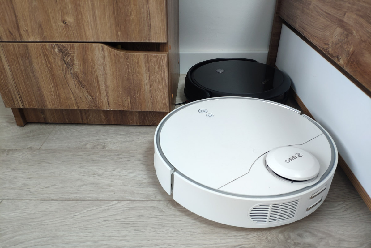 360 C50 can reach places where other robot vacuums can't fit