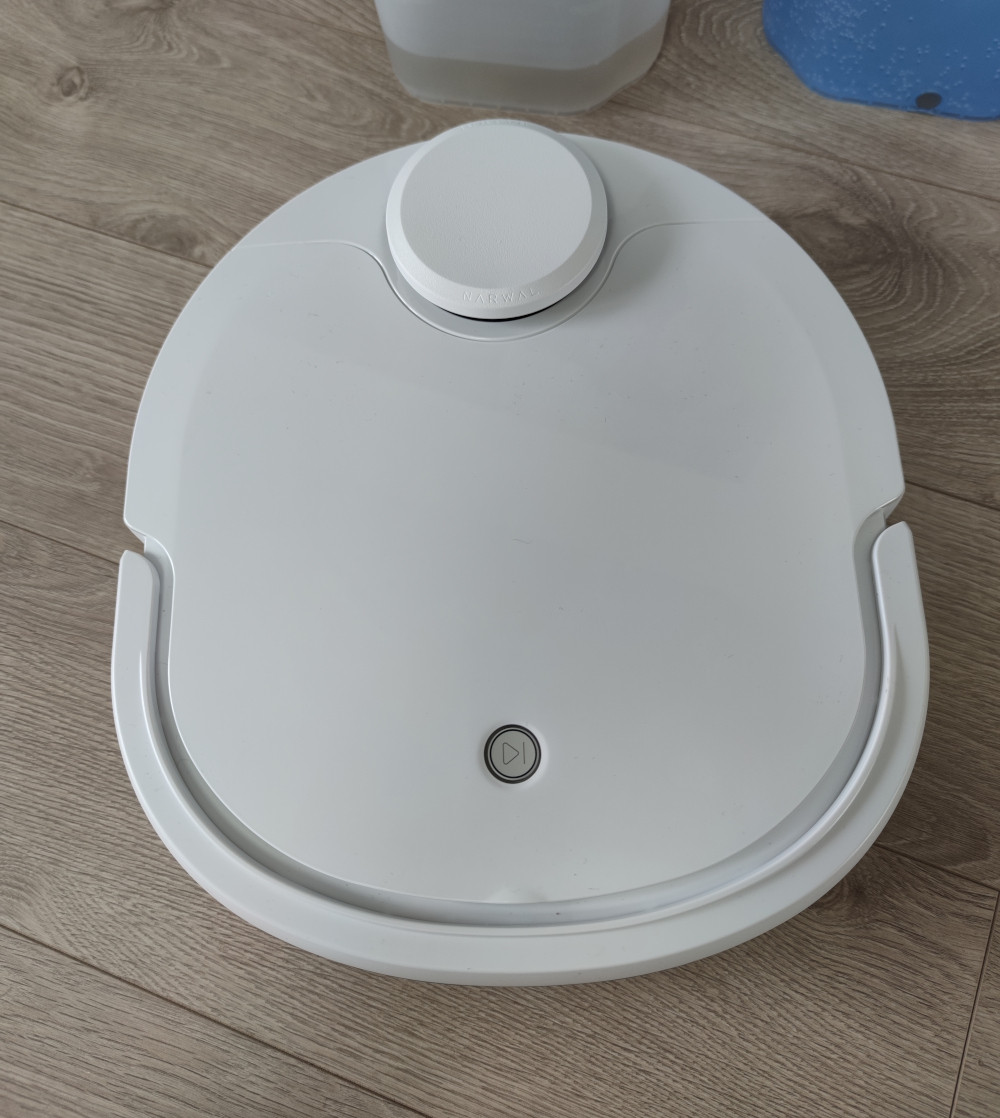 The Narwal T10 robot vacuum mop